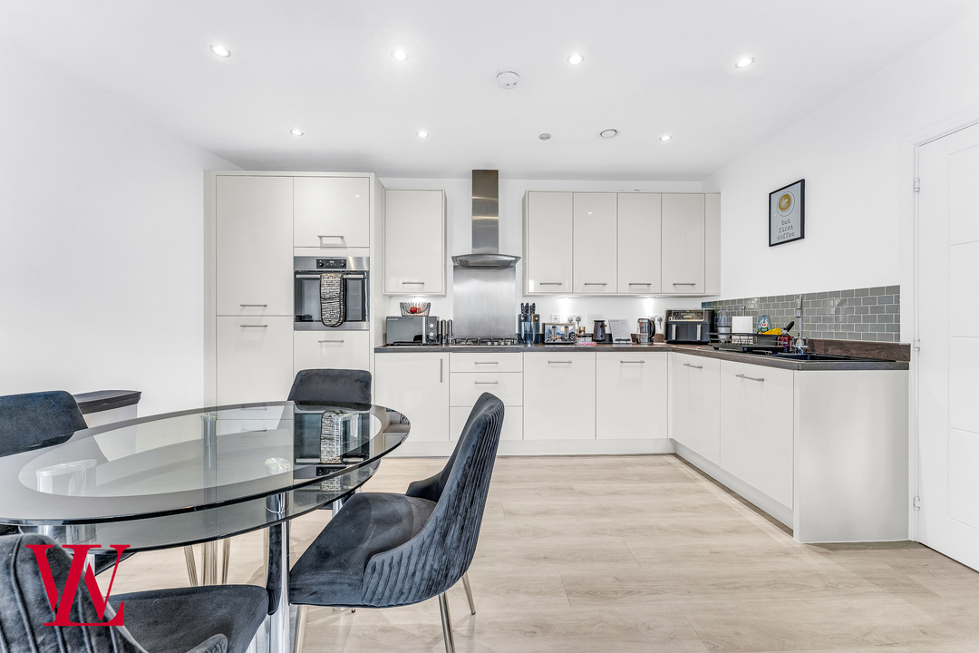 2 bed apartment for sale in Regents Court, 112 South Street, Bishop's Stortford, Hertfordshire 4