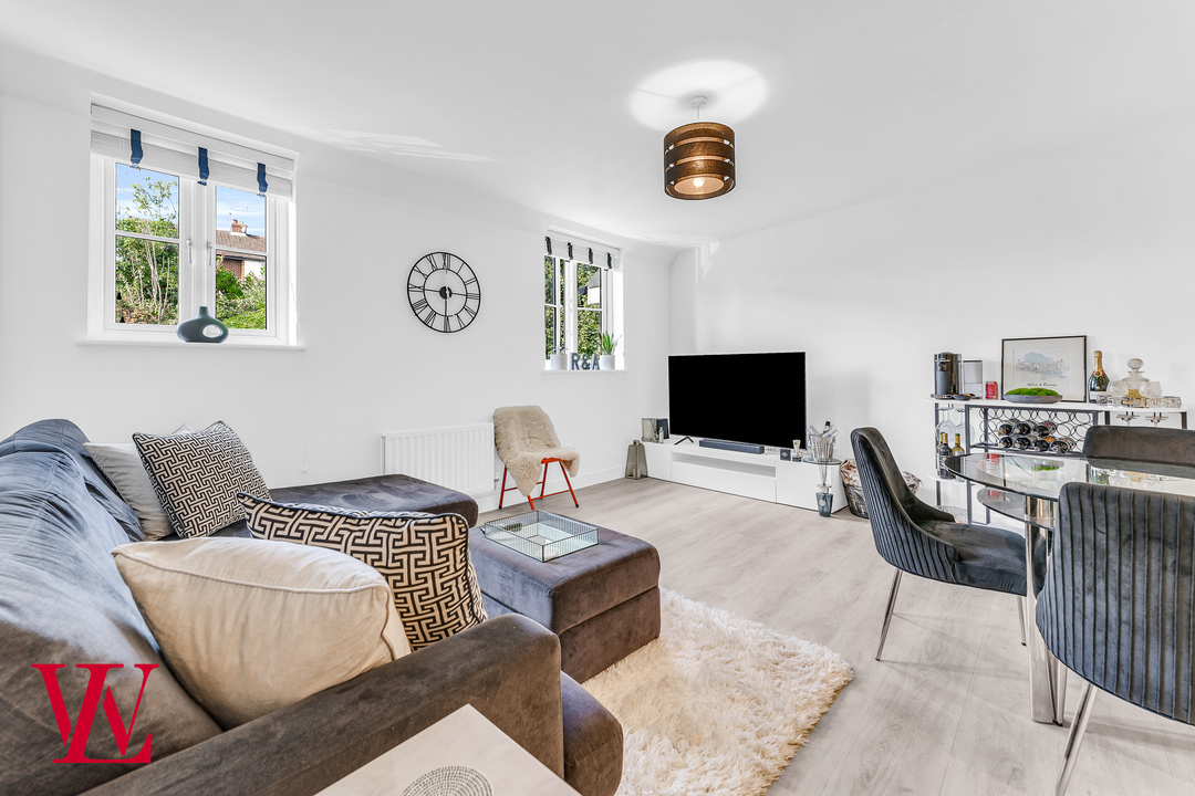 2 bed apartment for sale in Regents Court, 112 South Street, Bishop's Stortford, Hertfordshire 3