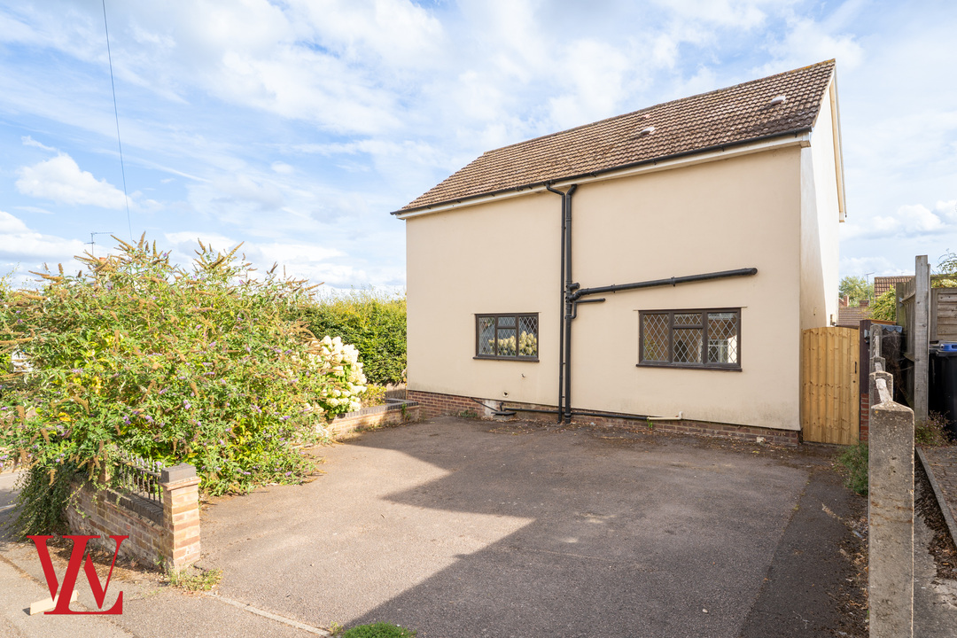 5 bed detached house for sale in The Chase, Bishop's Stortford, Hertfordshire  - Property Image 32