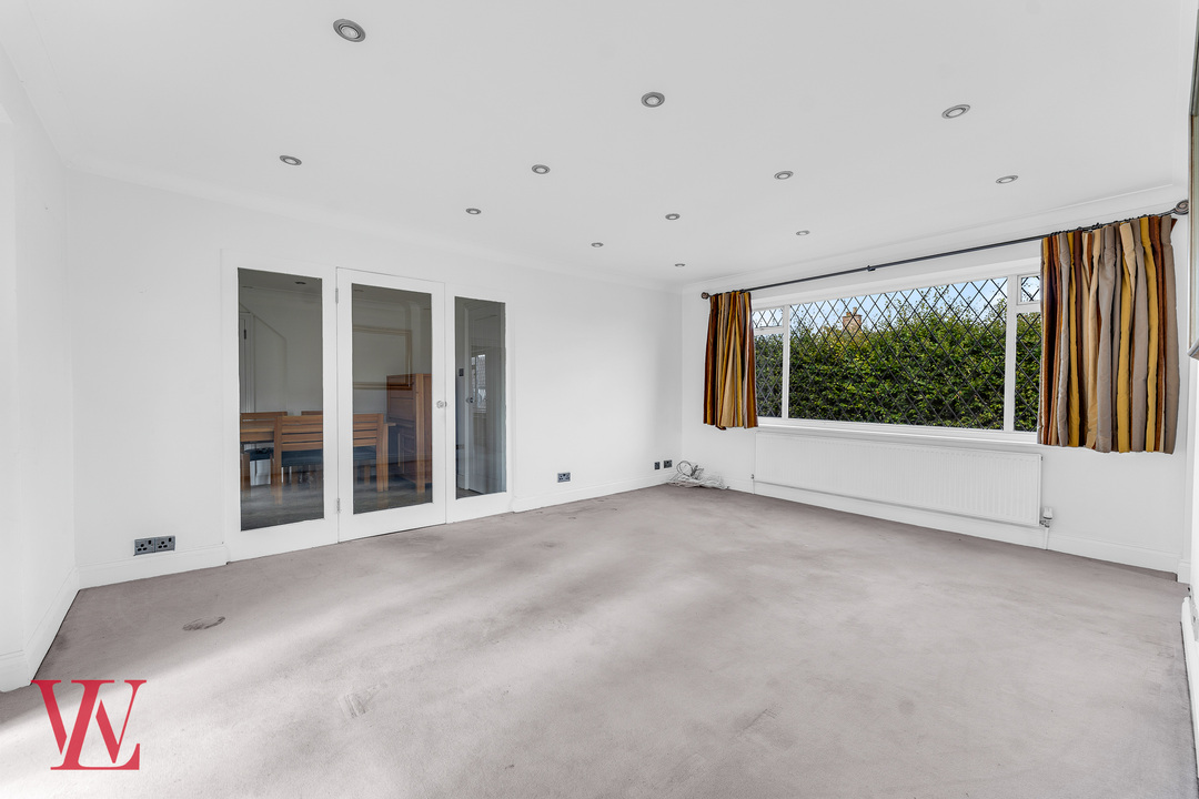 5 bed detached house for sale in The Chase, Bishop's Stortford, Hertfordshire  - Property Image 8