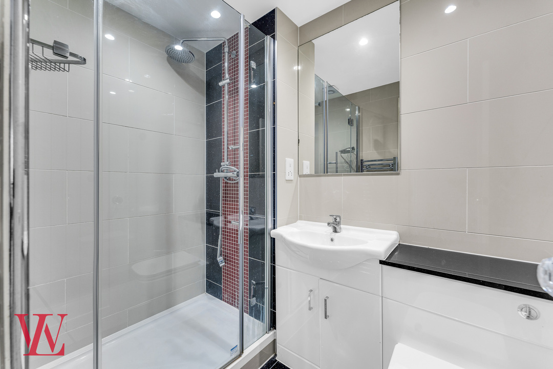 5 bed detached house for sale in The Chase, Bishop's Stortford, Hertfordshire  - Property Image 19