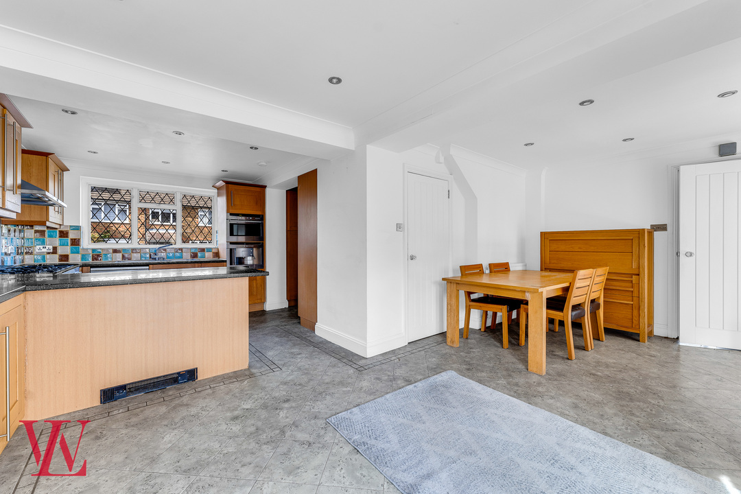 5 bed detached house for sale in The Chase, Bishop's Stortford, Hertfordshire  - Property Image 3