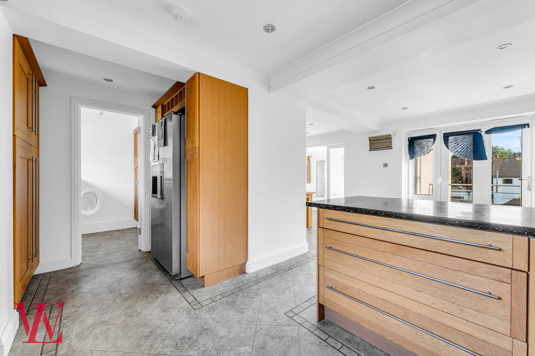 5 bed detached house for sale in The Chase, Bishop's Stortford, Hertfordshire  - Property Image 4