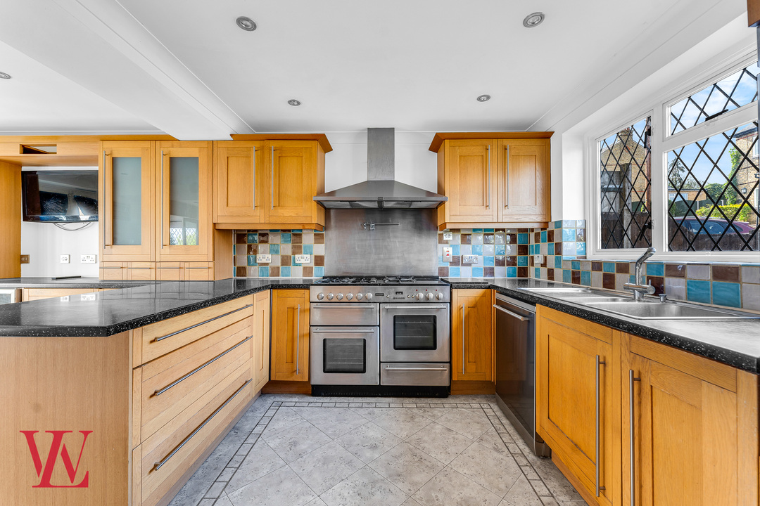 5 bed detached house for sale in The Chase, Bishop's Stortford, Hertfordshire 4