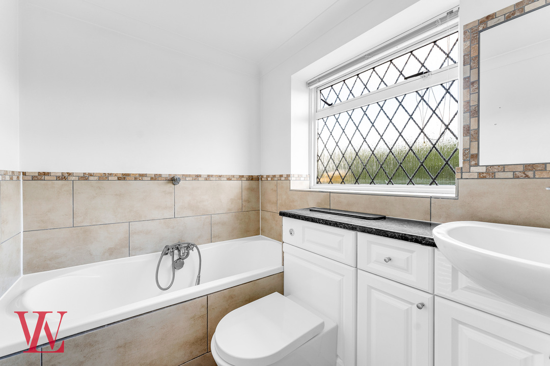 5 bed detached house for sale in The Chase, Bishop's Stortford, Hertfordshire  - Property Image 23