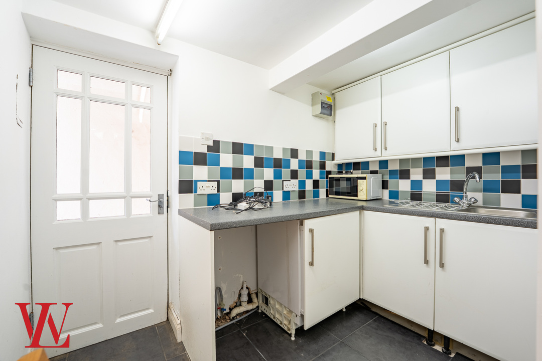 5 bed detached house for sale in The Chase, Bishop's Stortford, Hertfordshire  - Property Image 27