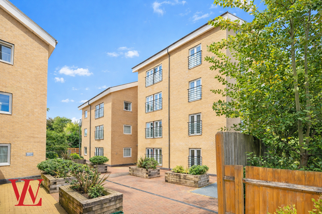 2 bed apartment for sale in St. Stephens Court, Silver Street, Stansted, Essex - Property Image 1