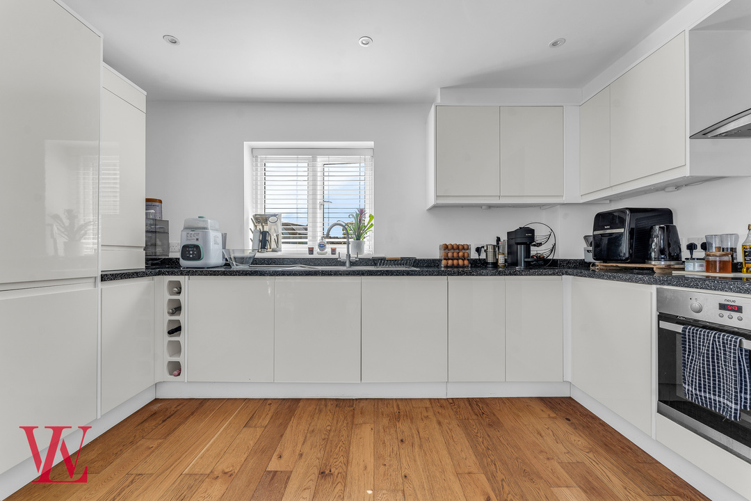 2 bed apartment for sale in Bickerton Court, Sheering Lower Road, Sawbridgeworth, Hertfordshire 4
