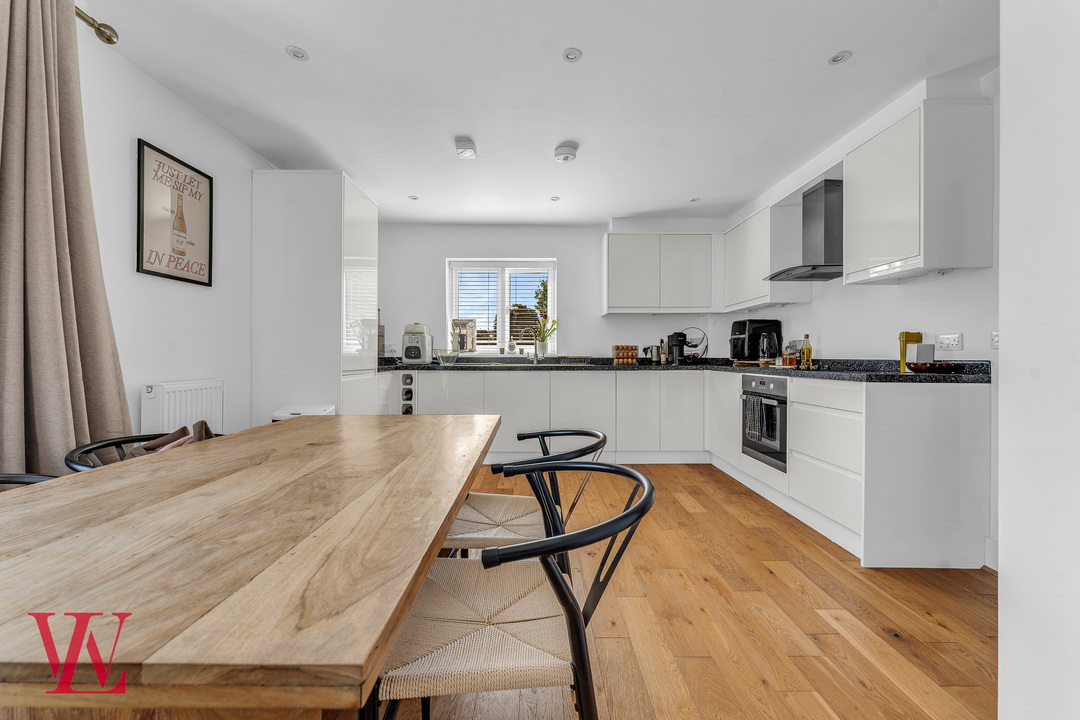 2 bed apartment for sale in Bickerton Court, Sheering Lower Road, Sawbridgeworth, Hertfordshire 3
