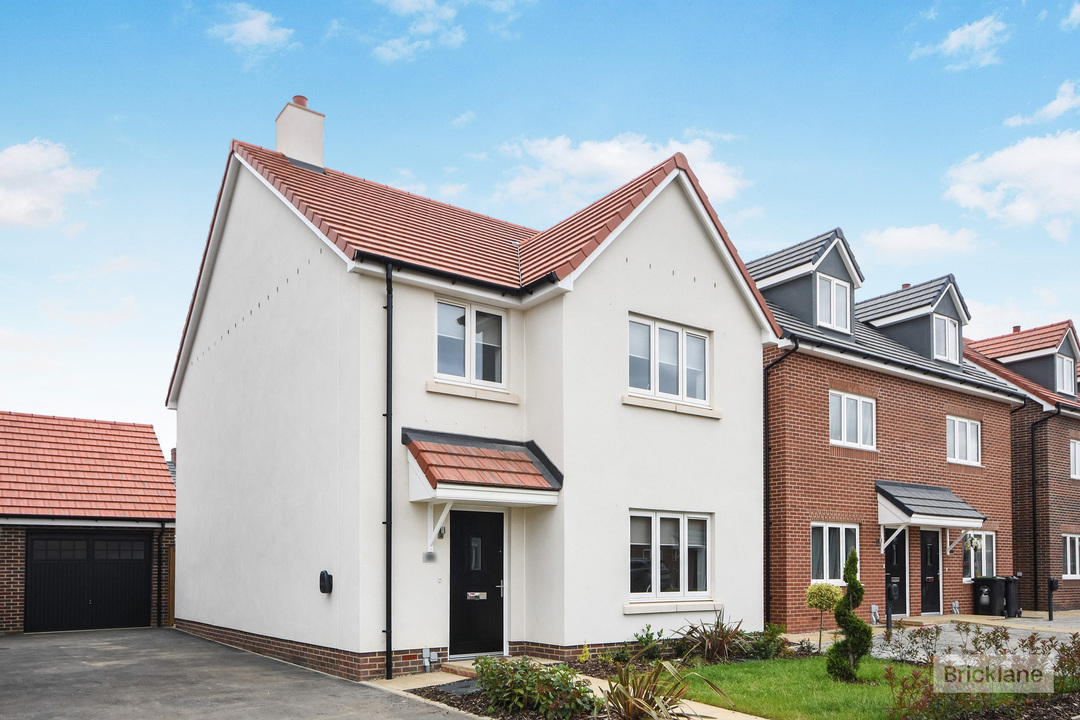 4 bed detached house to rent in Moors Field Drive, Little Dunmow, Dunmow, Essex