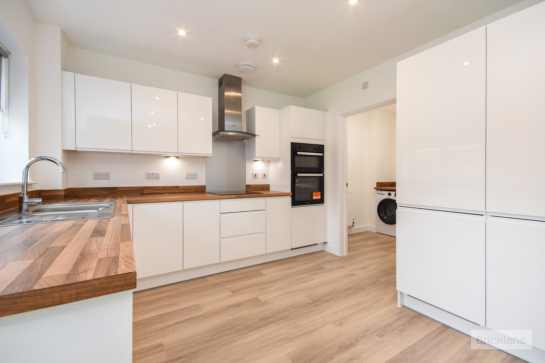 4 bed detached house to rent in Moors Field Drive, Little Dunmow, Dunmow, Essex  - Property Image 2
