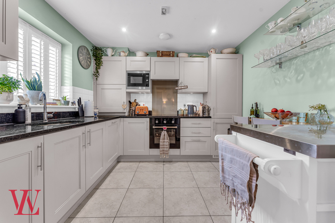 4 bed semi-detached house for sale in Burgattes Road, Little Canfield, Dunmow, Essex  - Property Image 8