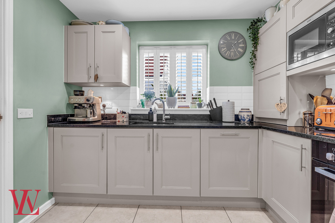 4 bed semi-detached house for sale in Burgattes Road, Little Canfield, Dunmow, Essex 9