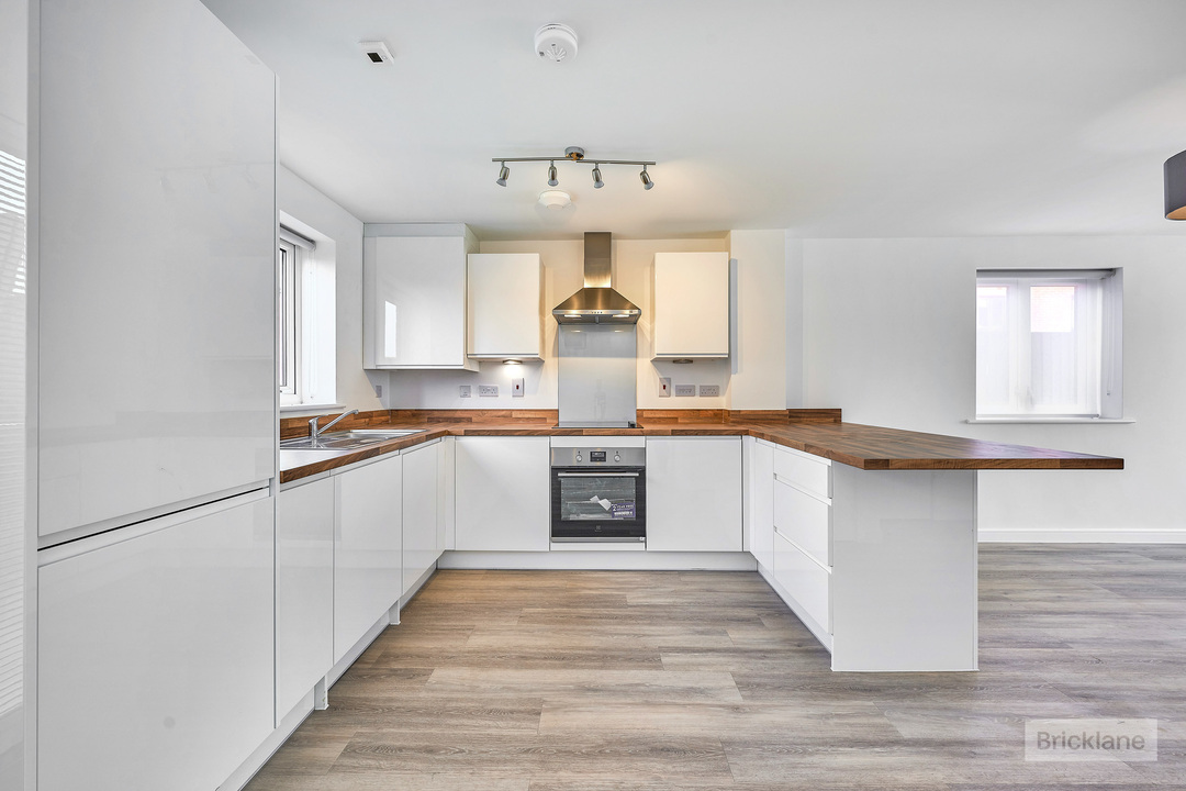 3 bed semi-detached house to rent in Handscomb Way, Bishops Stortford, Hertfordshire  - Property Image 3