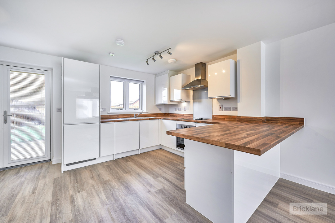 3 bed semi-detached house to rent in Handscomb Way, Bishops Stortford, Hertfordshire  - Property Image 4