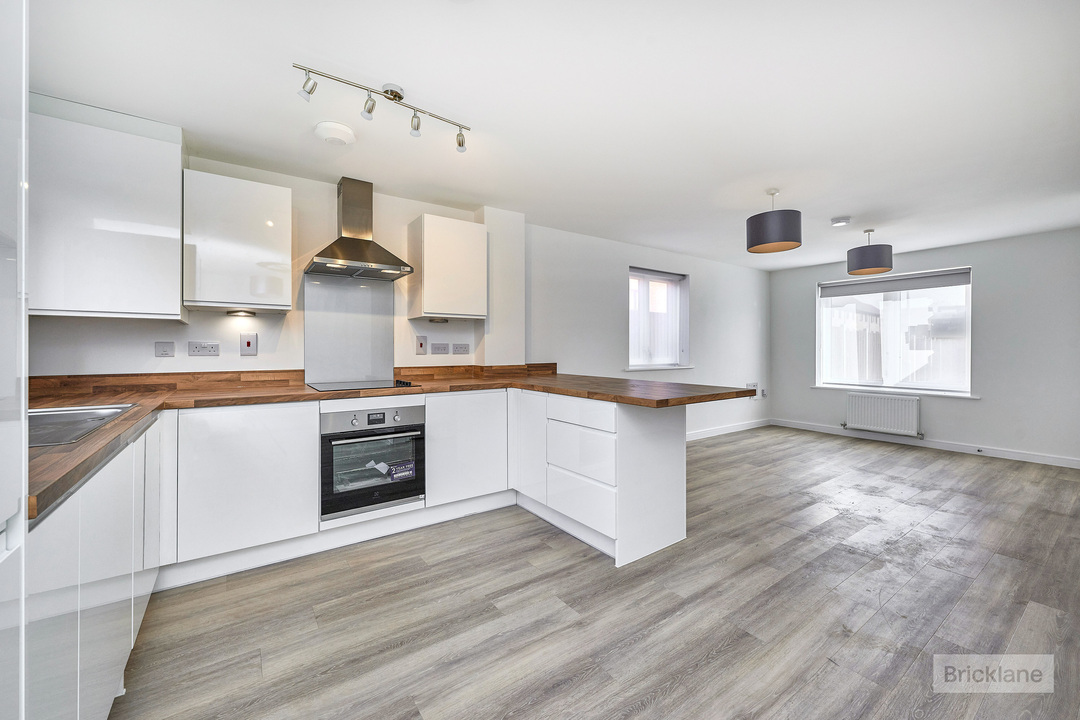 3 bed semi-detached house to rent in Handscomb Way, Bishops Stortford, Hertfordshire  - Property Image 6