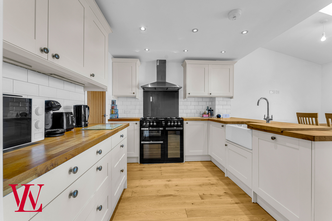 3 bed end of terrace house for sale in Benningfield Road, Widford, Ware, Hertfordshire  - Property Image 4