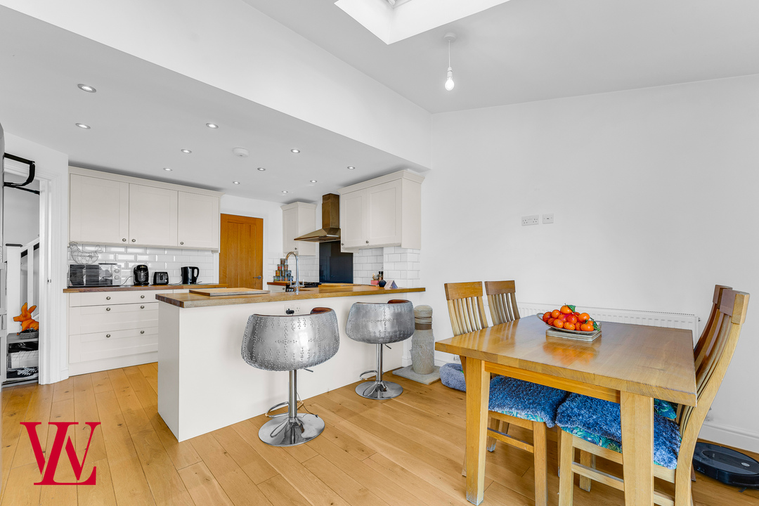 3 bed end of terrace house for sale in Benningfield Road, Widford, Ware, Hertfordshire 4