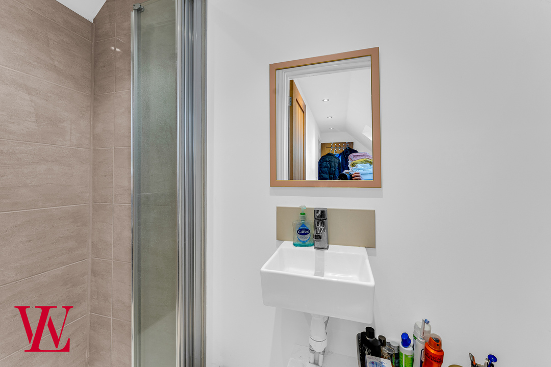 3 bed end of terrace house for sale in Benningfield Road, Widford, Ware, Hertfordshire  - Property Image 14