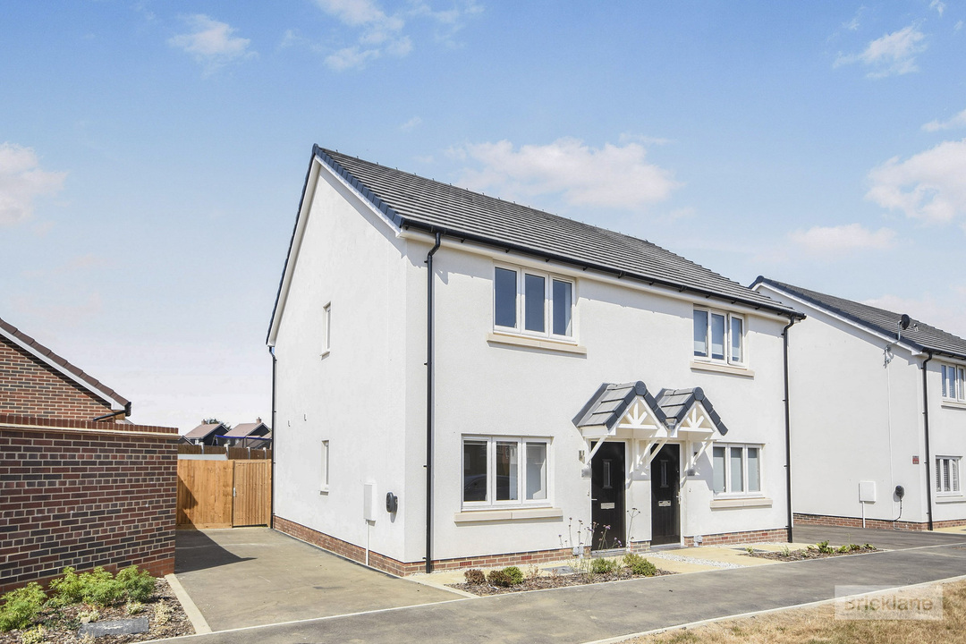 2 bed semi-detached house to rent in Moors Field Drive, Little Dunmow, Essex