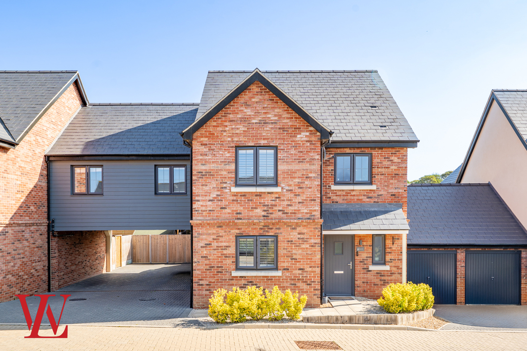 4 bed link detached house for sale in Carlton Way, Bishop's Stortford, Hertfordshire - Property Image 1