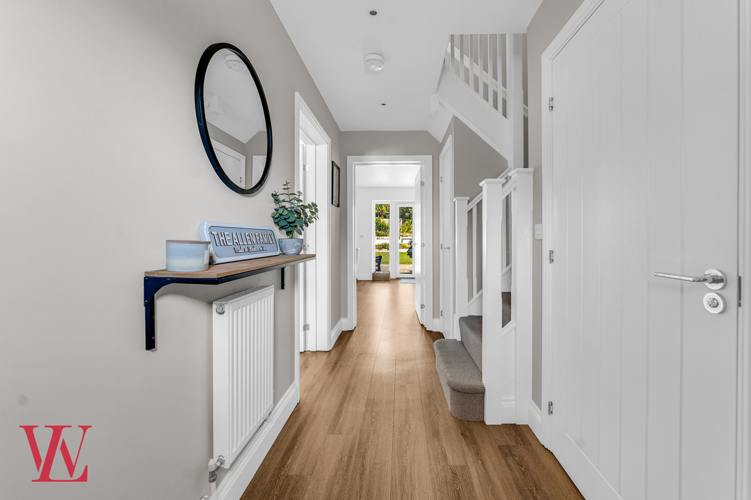 4 bed link detached house for sale in Carlton Way, Bishop's Stortford, Hertfordshire 5