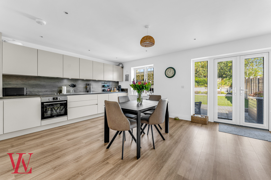 4 bed link detached house for sale in Carlton Way, Bishop's Stortford, Hertfordshire 2