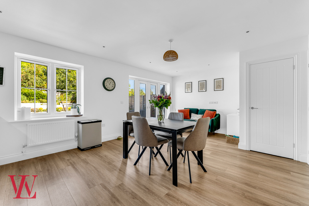 4 bed link detached house for sale in Carlton Way, Bishop's Stortford, Hertfordshire  - Property Image 5