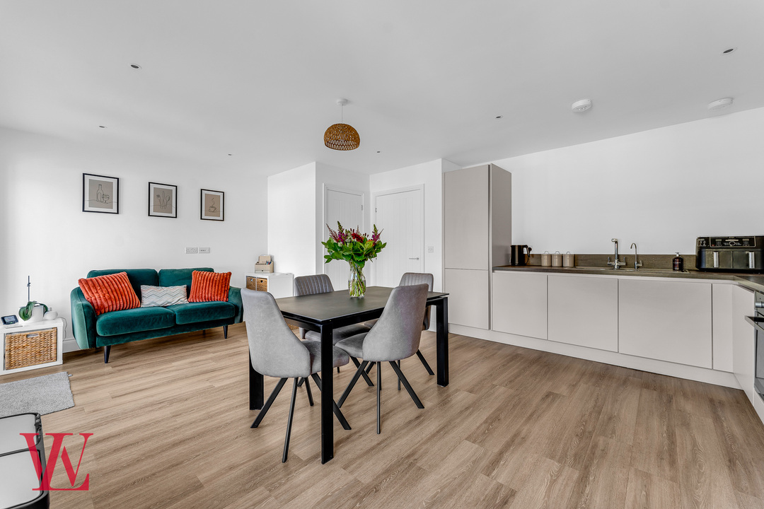 4 bed link detached house for sale in Carlton Way, Bishop's Stortford, Hertfordshire  - Property Image 4