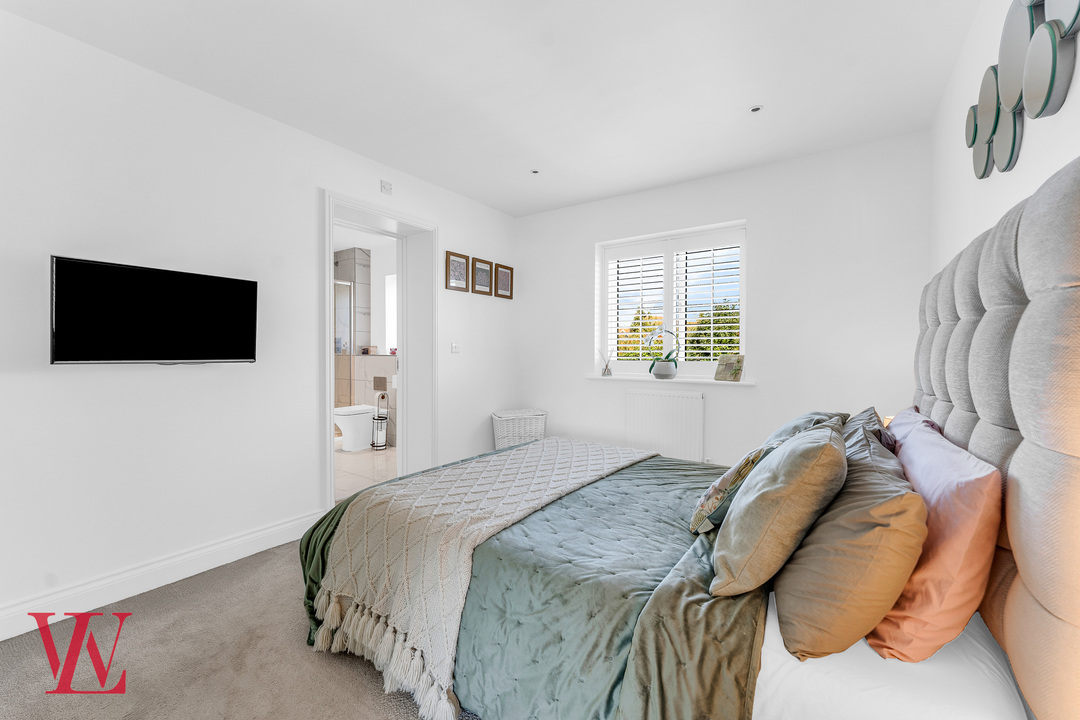 4 bed link detached house for sale in Carlton Way, Bishop's Stortford, Hertfordshire  - Property Image 11