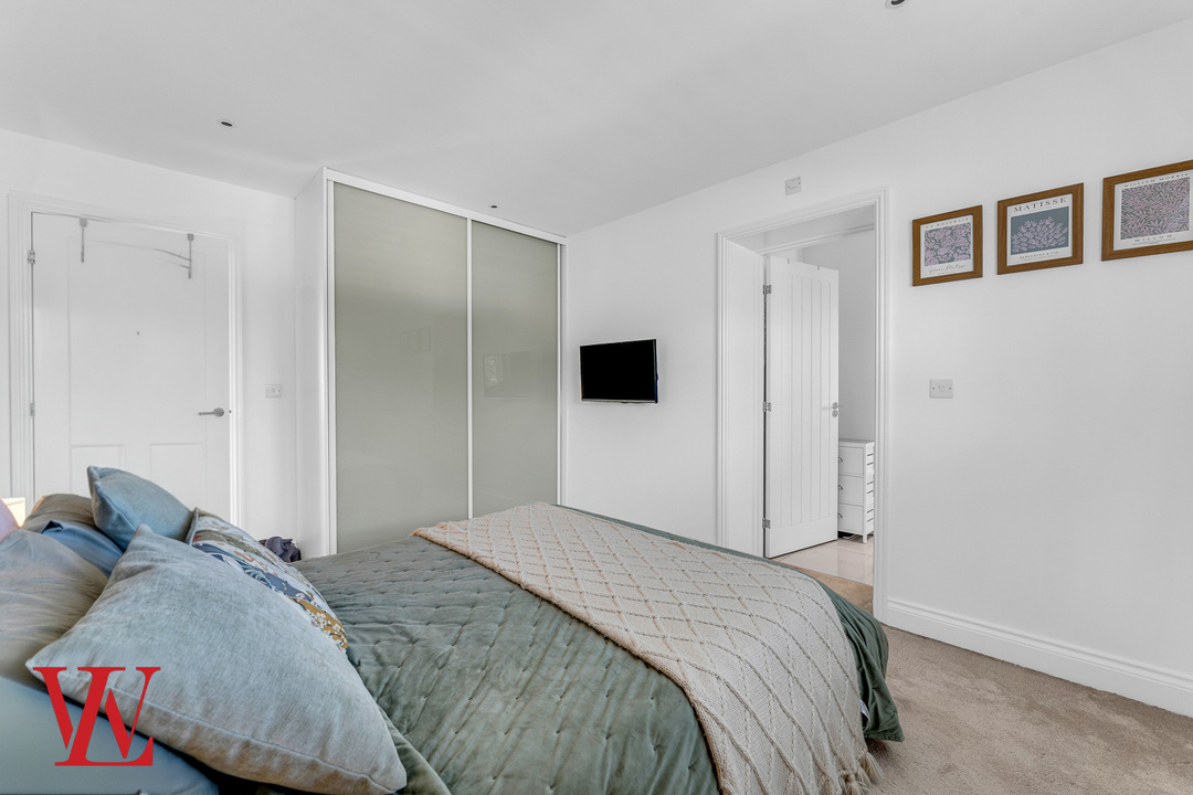 4 bed link detached house for sale in Carlton Way, Bishop's Stortford, Hertfordshire  - Property Image 13