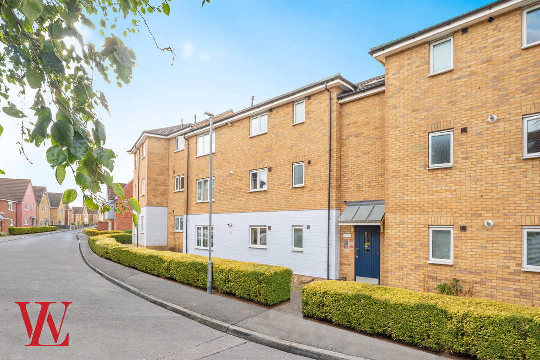 2 bed apartment for sale in Willow Road, Dunmow, Essex