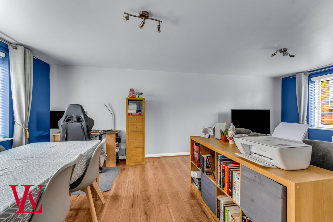 2 bed apartment for sale in Willow Road, Dunmow, Essex 5