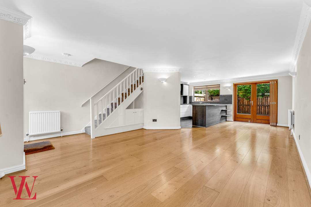 2 bed end of terrace house for sale in Foxley Drive, Bishop's Stortford, Hertfordshire  - Property Image 2