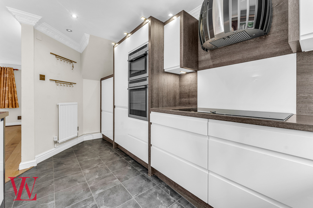 2 bed end of terrace house for sale in Foxley Drive, Bishop's Stortford, Hertfordshire 5
