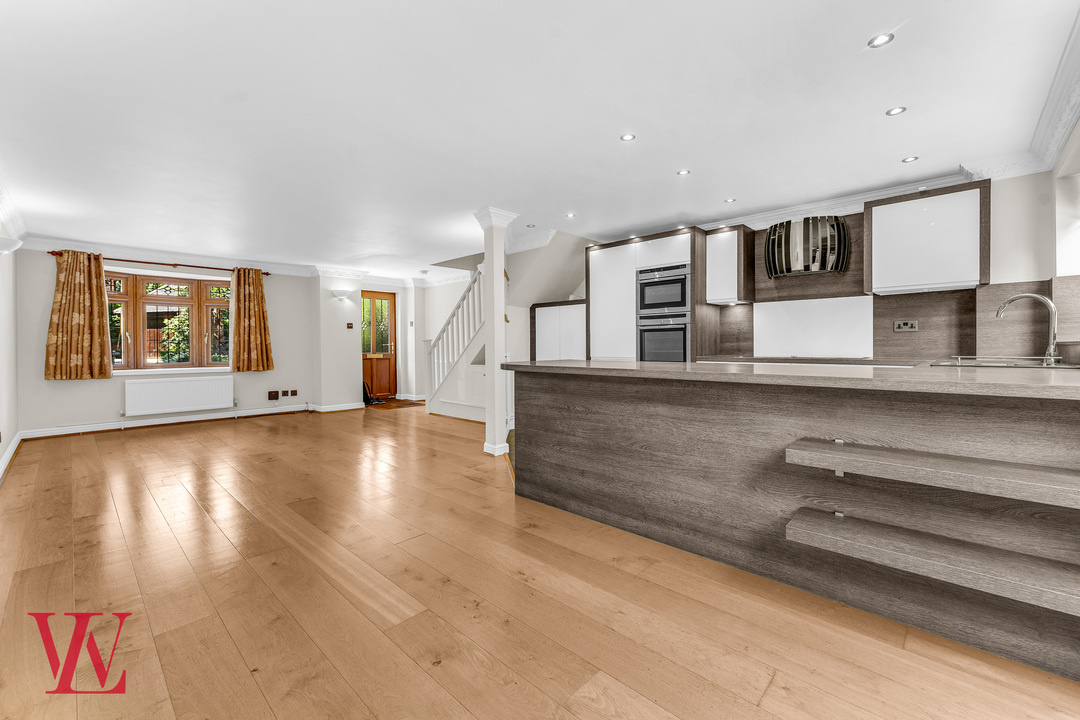 2 bed end of terrace house for sale in Foxley Drive, Bishop's Stortford, Hertfordshire  - Property Image 3