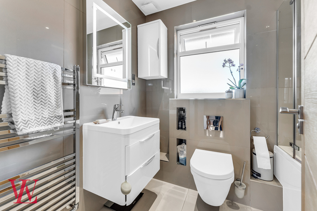 4 bed detached house for sale in The Ridings, Bishop's Stortford, Hertfordshire  - Property Image 19