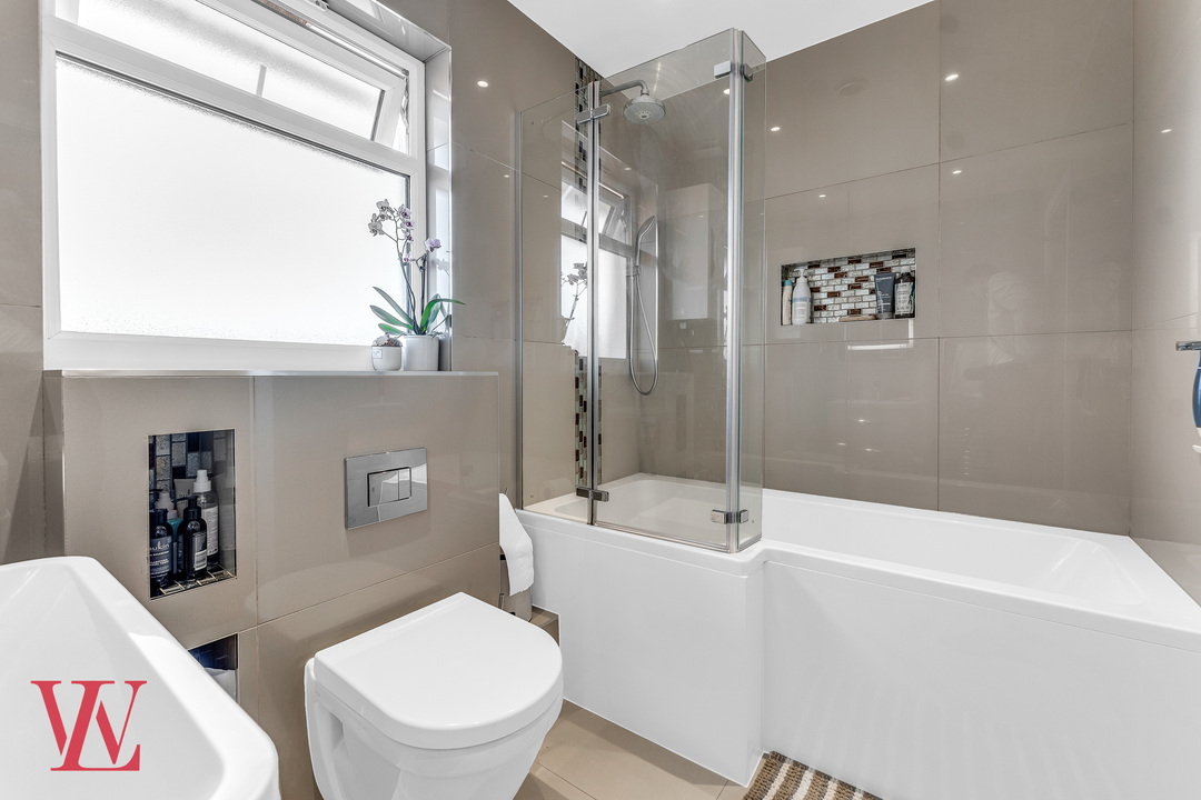 4 bed detached house for sale in The Ridings, Bishop's Stortford, Hertfordshire  - Property Image 18