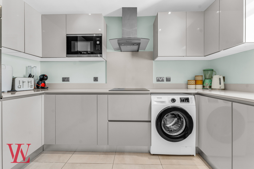 4 bed detached house for sale in The Ridings, Bishop's Stortford, Hertfordshire 5