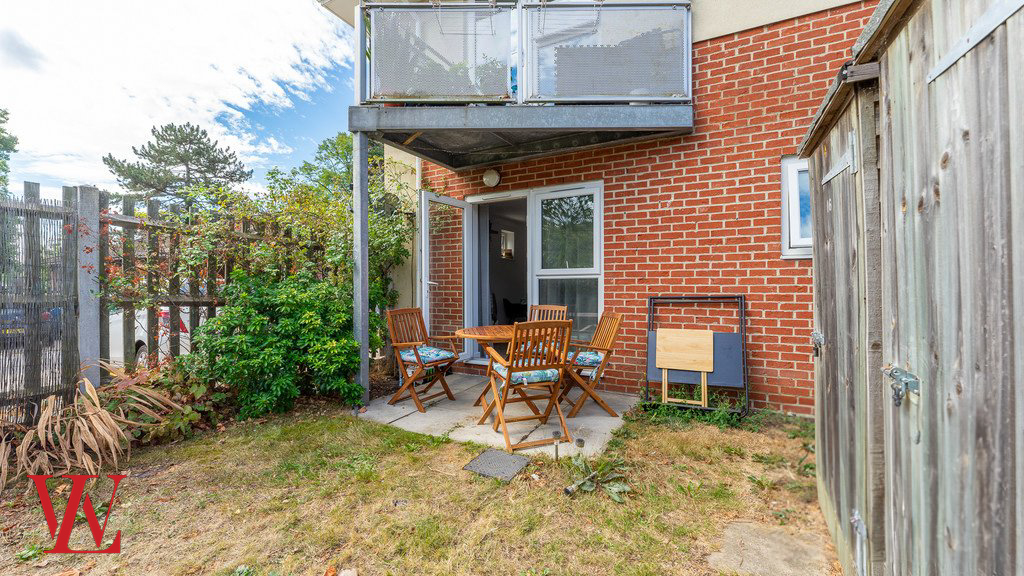 2 bed apartment for sale in Knights Row, Waytemore Road, Bishop's Stortford, Hertfordshire 2