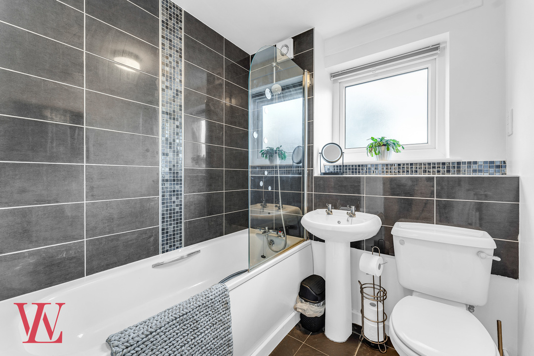 2 bed apartment for sale in Knights Row, Waytemore Road, Bishop's Stortford, Hertfordshire 9