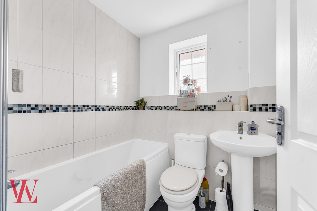 2 bed terraced house for sale in Nursery Fields, Sawbridgeworth, Hertfordshire 7