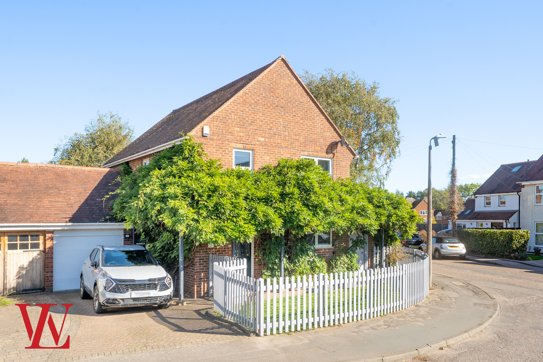 4 bed detached house for sale in Harrisons, Birchanger, Bishop's Stortford, Hertfordshire - Property Image 1