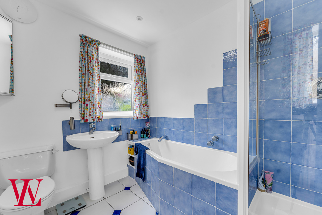 4 bed terraced house for sale in Elm Grove, Bishop's Stortford, Hertfordshire  - Property Image 8