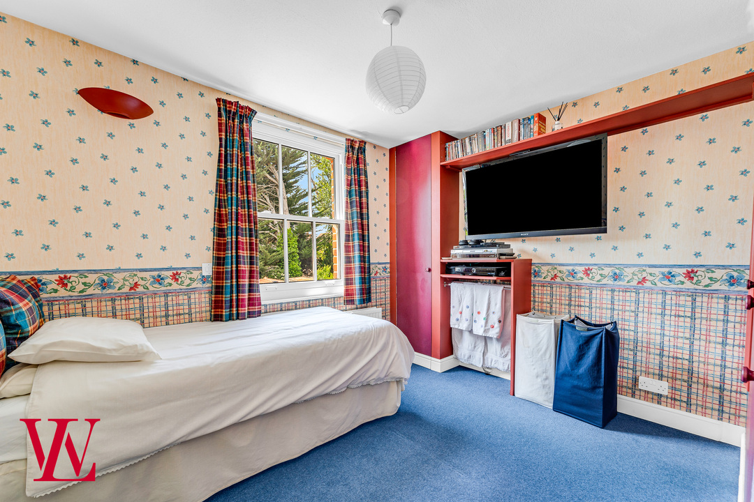 4 bed terraced house for sale in Elm Grove, Bishop's Stortford, Hertfordshire 10