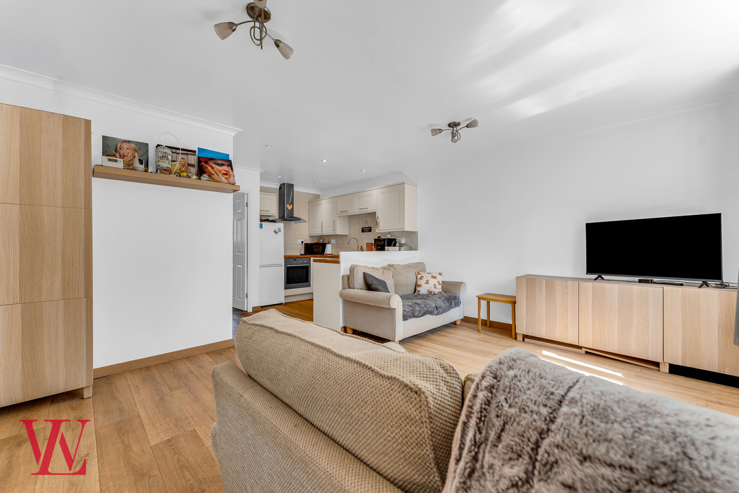 1 bed maisonette for sale in Wheat Croft, Bishop's Stortford, Hertfordshire  - Property Image 2