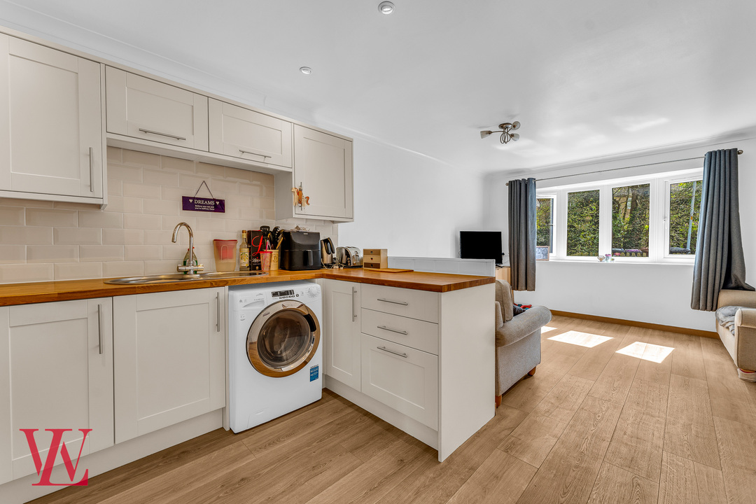 1 bed maisonette for sale in Wheat Croft, Bishop's Stortford, Hertfordshire  - Property Image 3