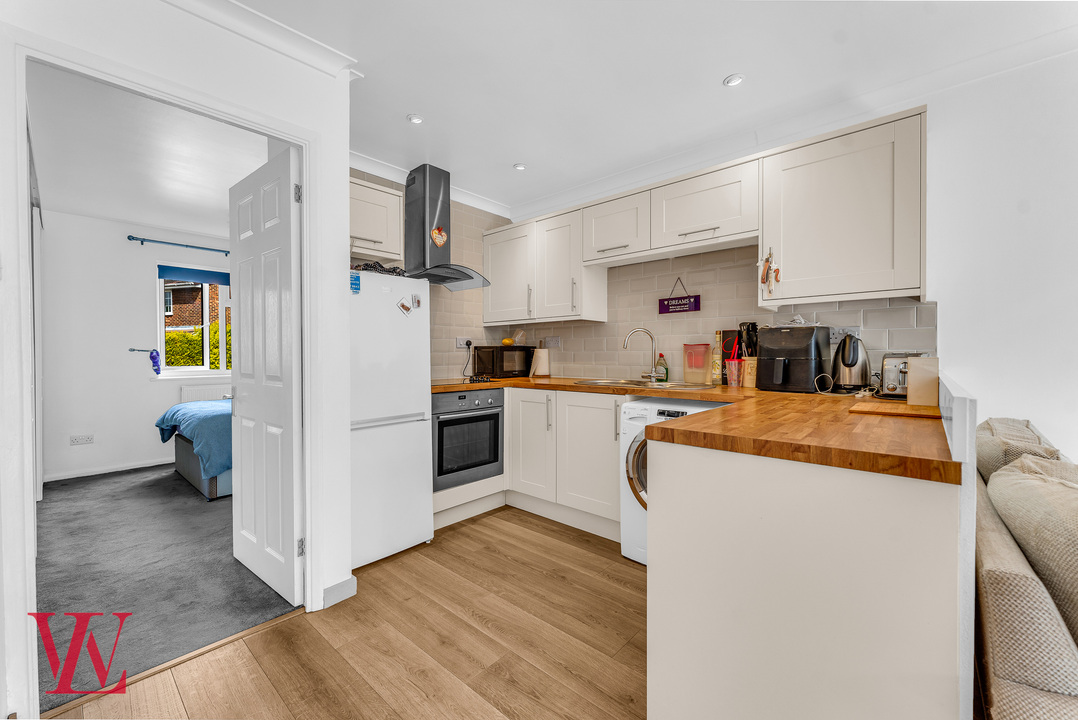 1 bed maisonette for sale in Wheat Croft, Bishop's Stortford, Hertfordshire 6