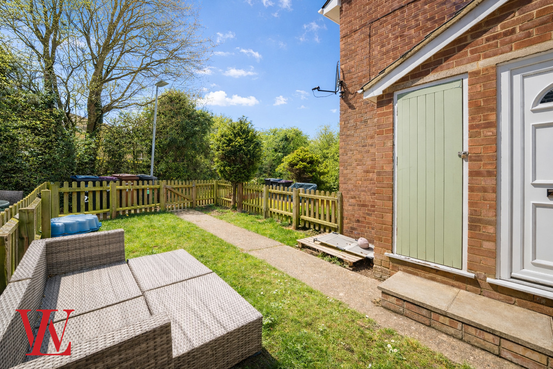 1 bed maisonette for sale in Wheat Croft, Bishop's Stortford, Hertfordshire  - Property Image 11