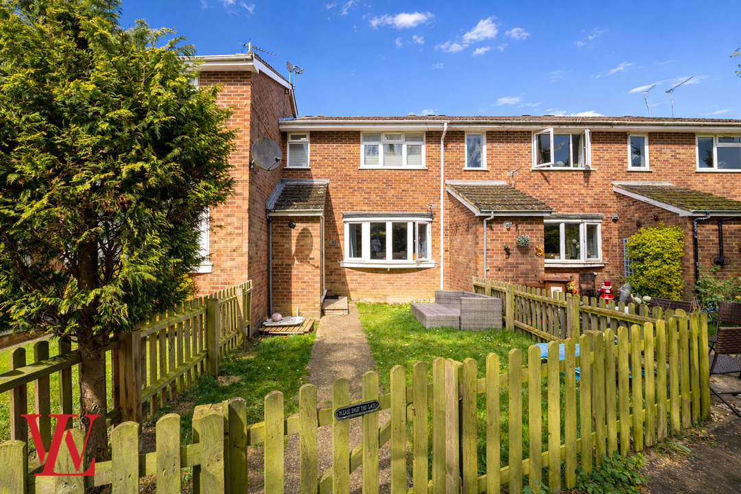 1 bed maisonette for sale in Wheat Croft, Bishop's Stortford, Hertfordshire  - Property Image 1